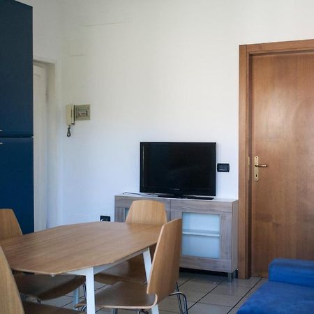 Appartamento Via Colombo Marina di Massa Esterno foto